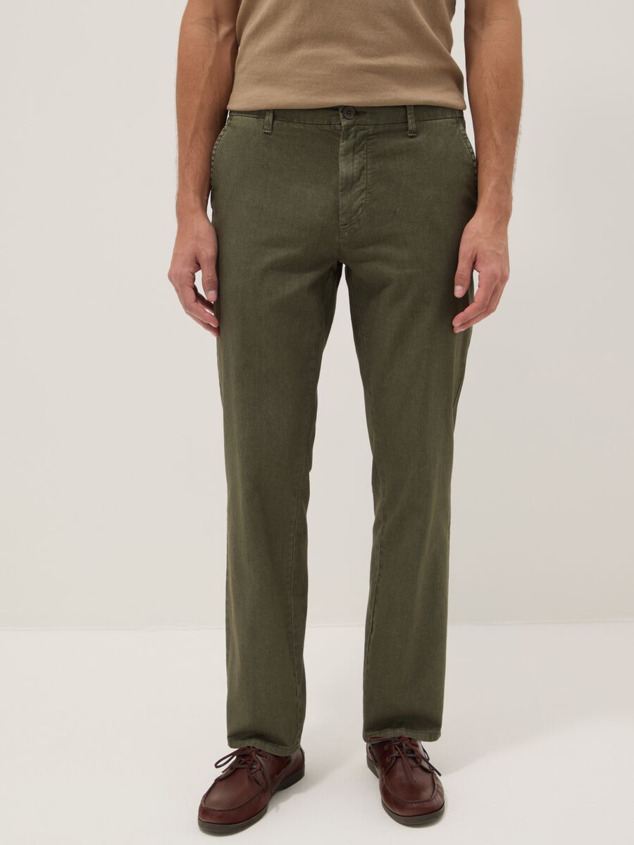 Pantaloni chino verdi in misto lino e cotone regular fit_1