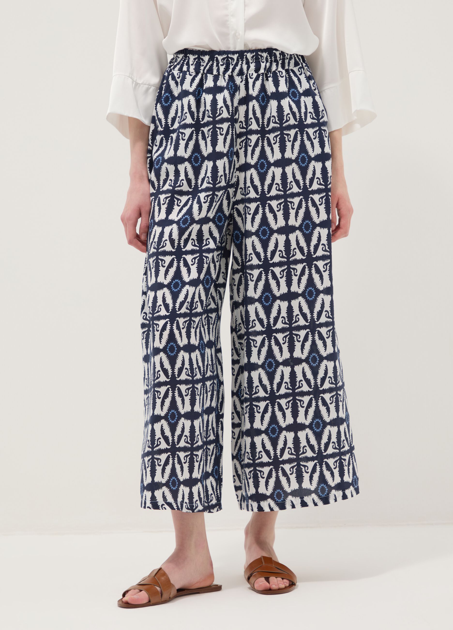 Pantaloni bianchi in pura viscosa con fantasia regular fit