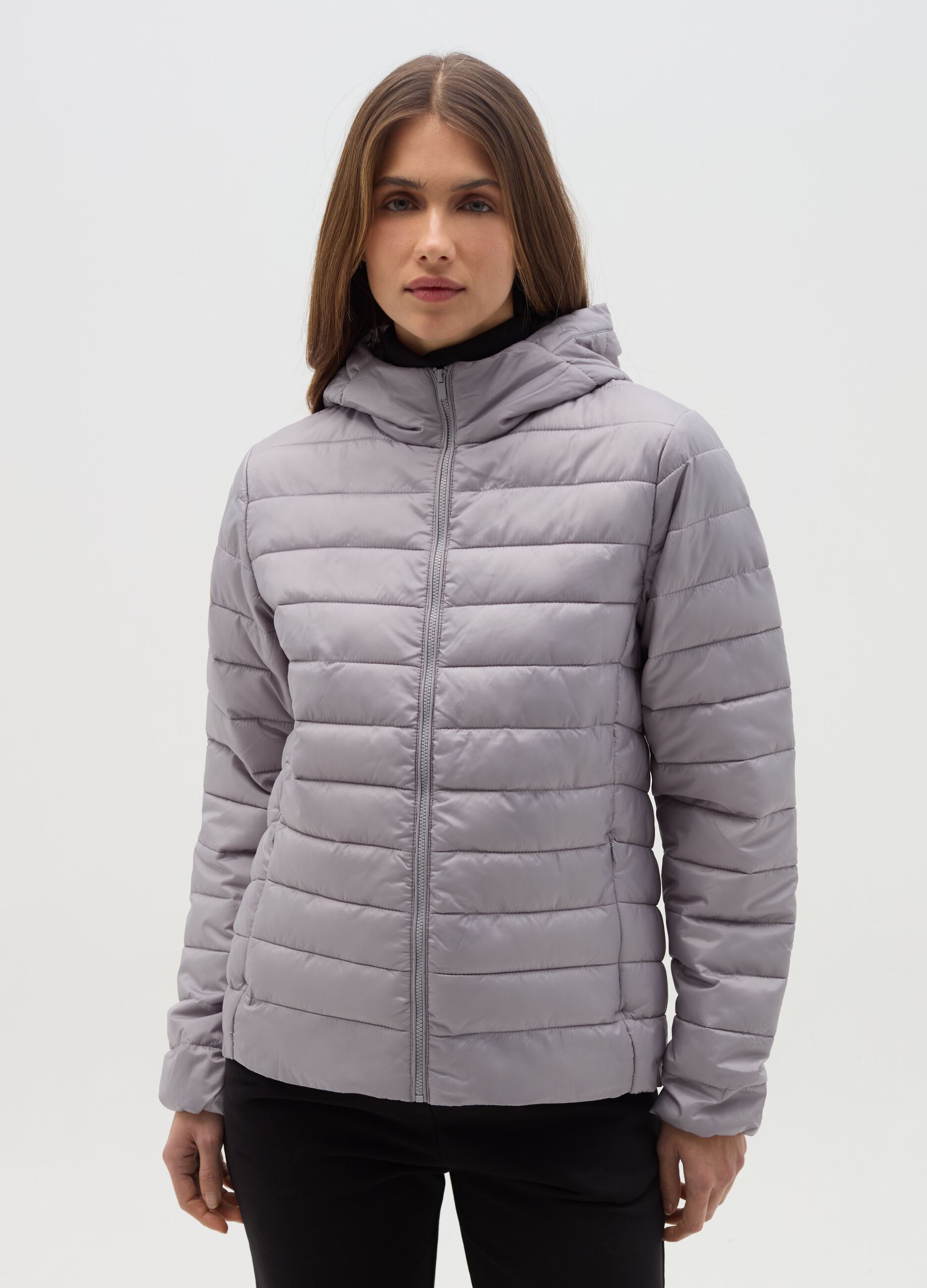 Piumino corto ultralight con cappuccio e zip