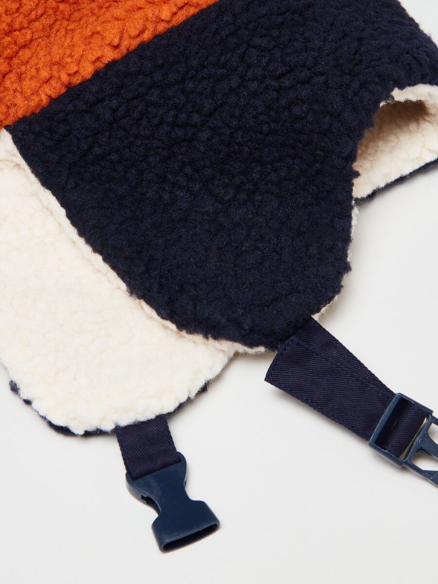 Berretto trapper in sherpa color-block_2