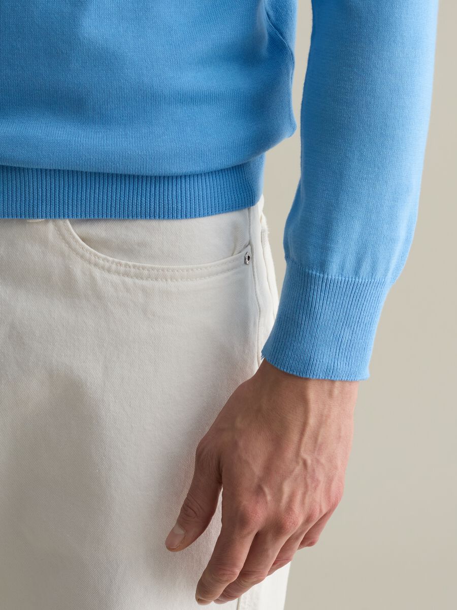 Solid colour pullover with round neck_2