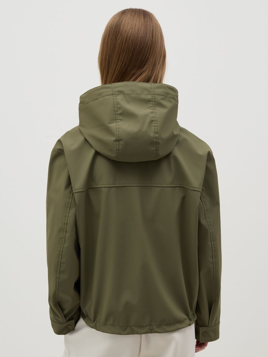 Short parka with hood and drawstring_2