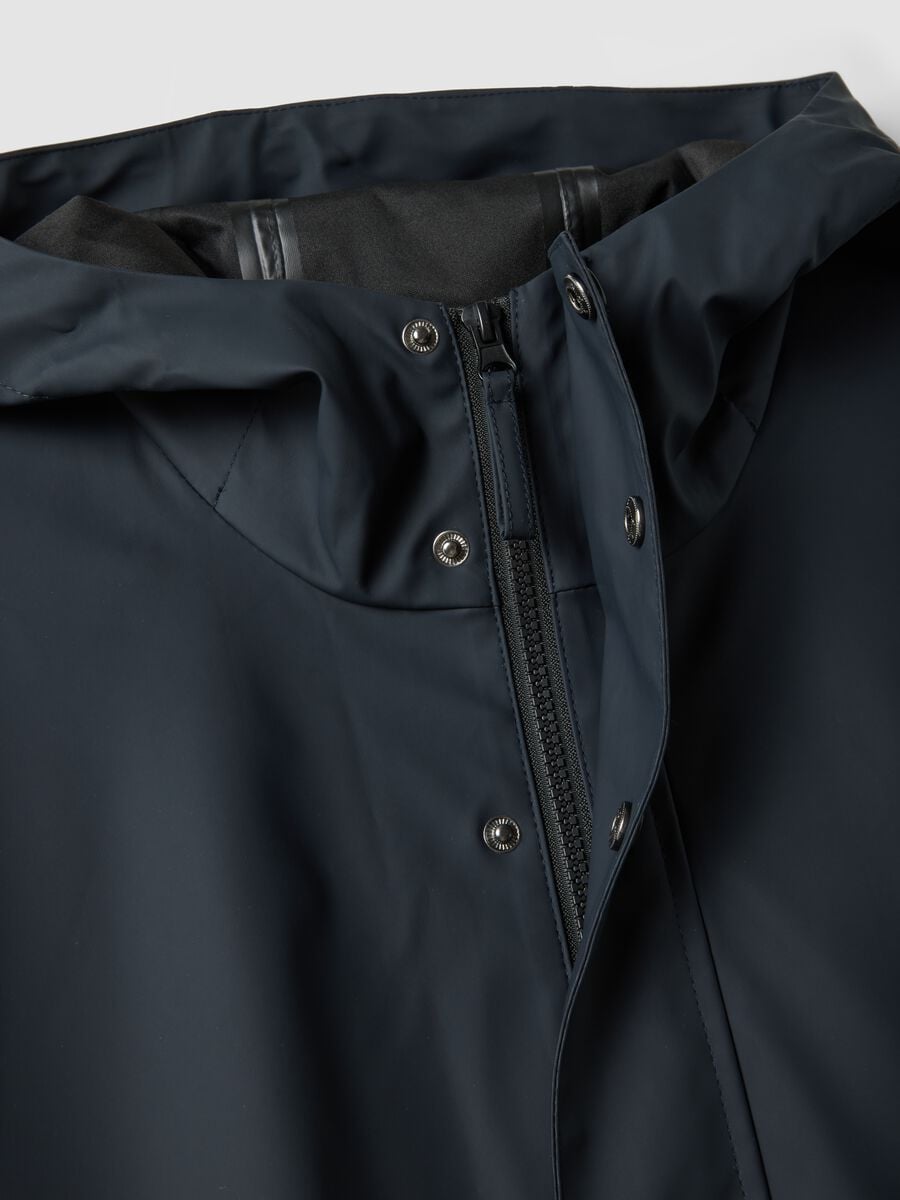 Blue regular-fit raincoat with zip_5