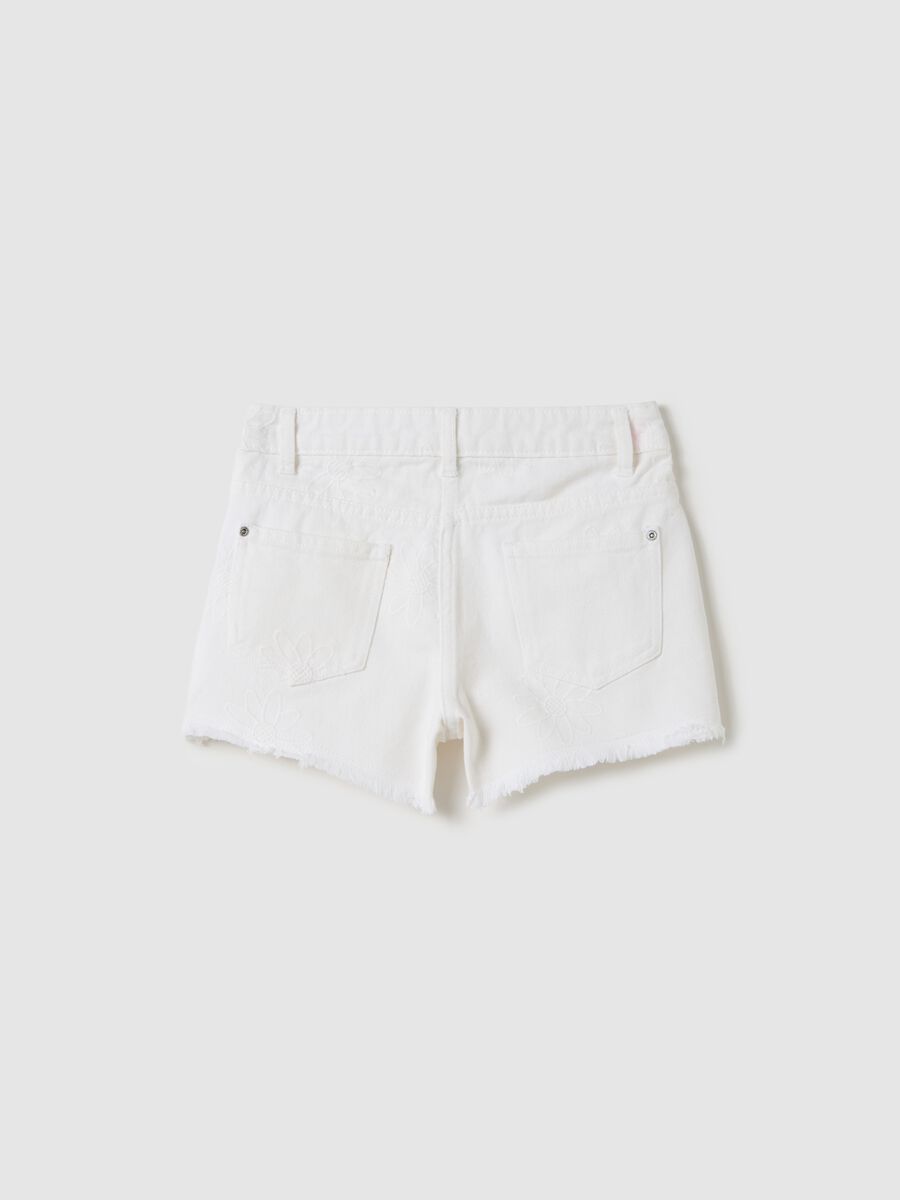 White cotton shorts with embroidery_1