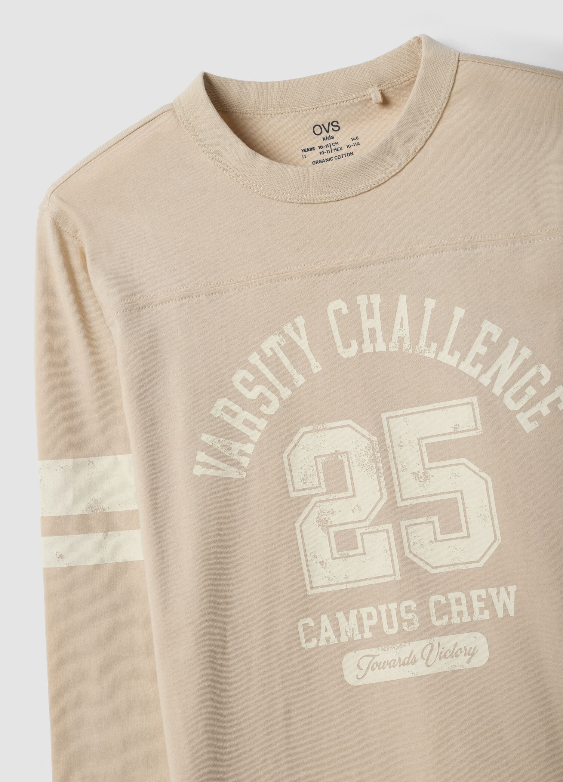 T-shirt beige in puro cotone organico con stampa college per ragazzo
