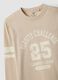 T-shirt beige in puro cotone organico con stampa college per ragazzo_2