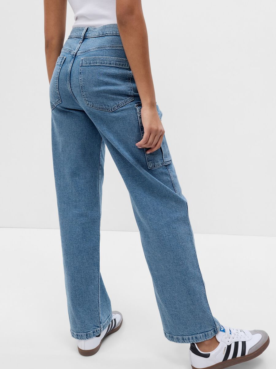 Loose-fit cargo jeans with mid-rise waist_1