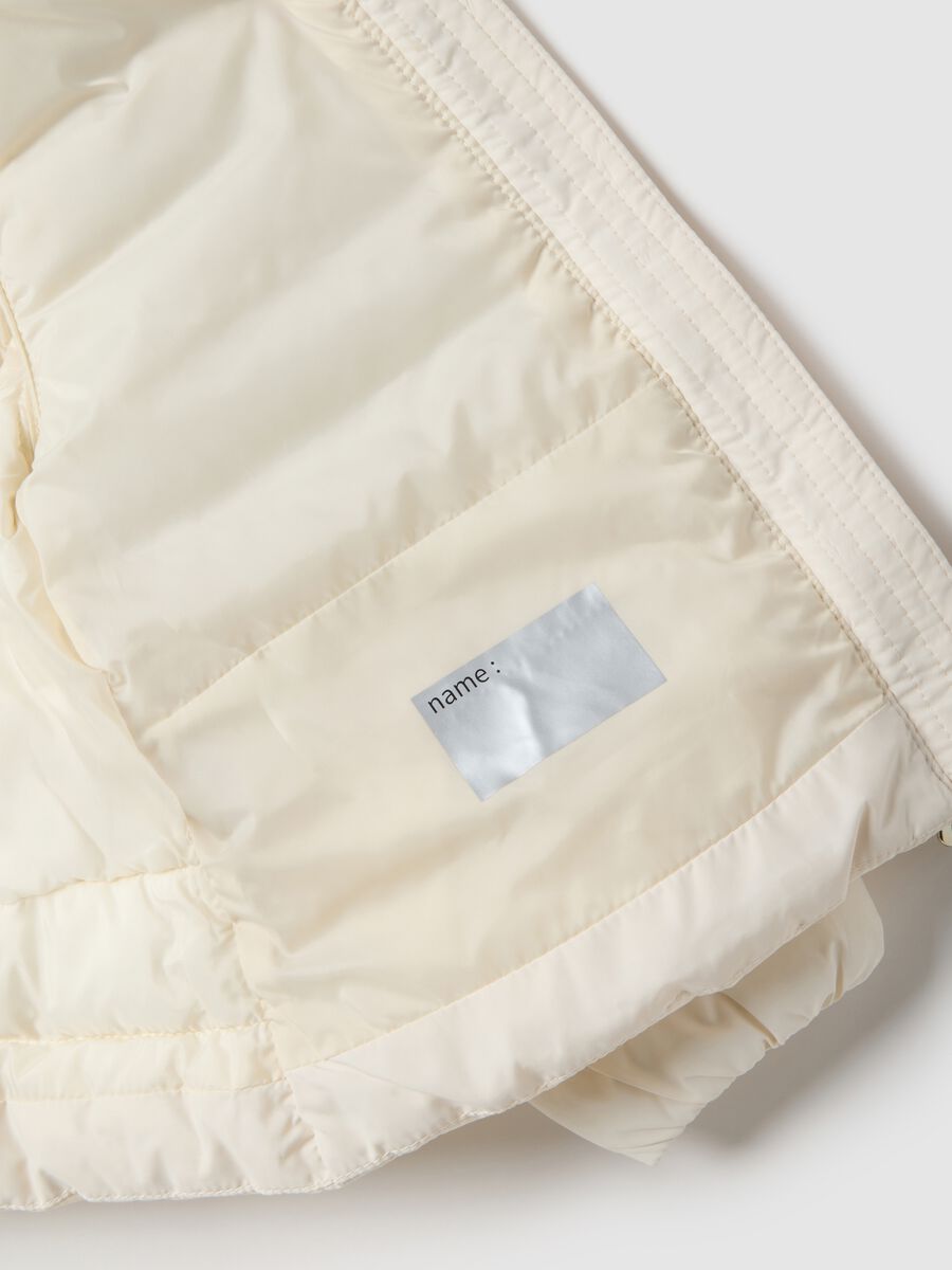 White padded regular fit jacket with hood for girls_2