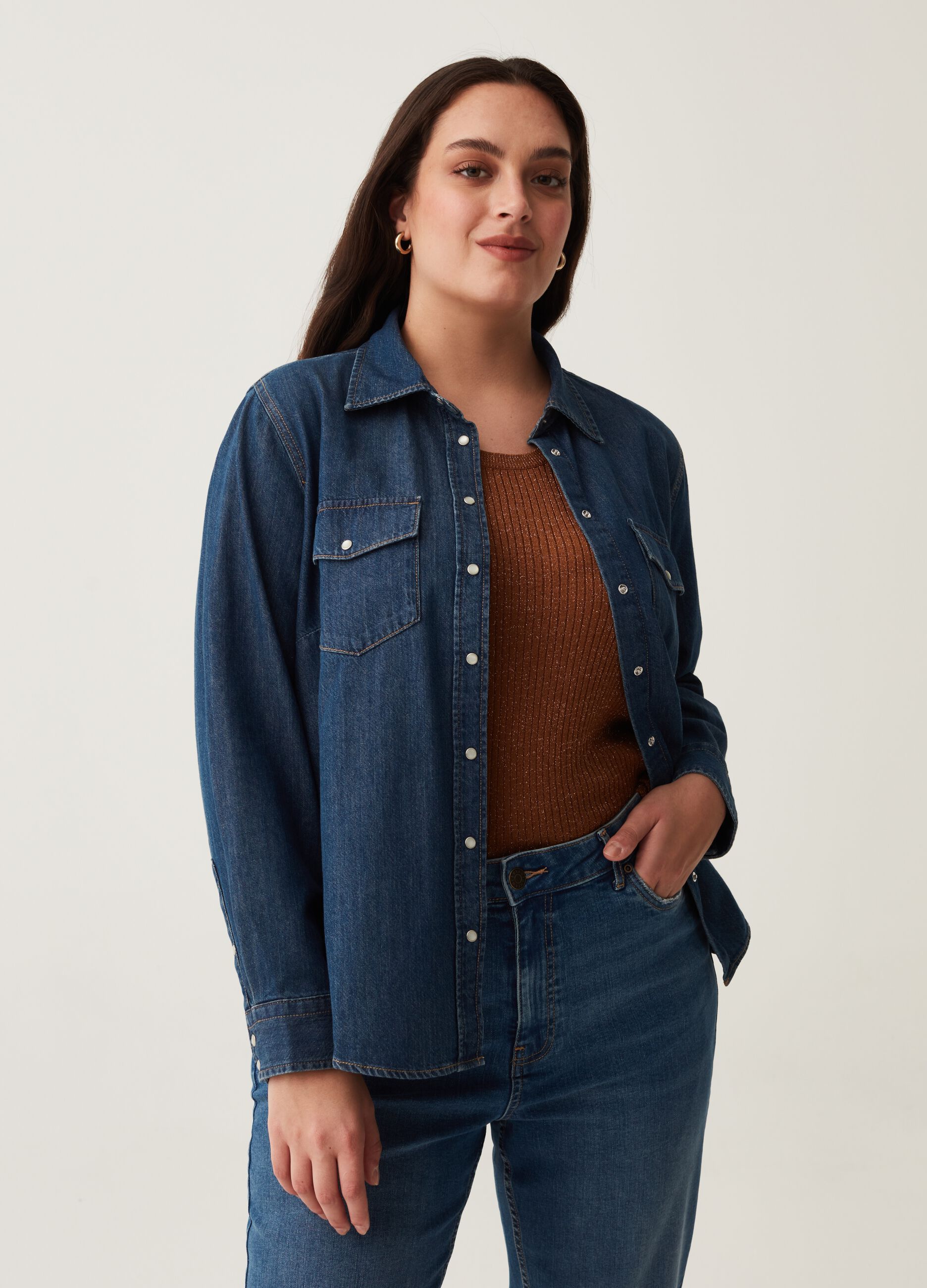 Camicia in denim con bottoni perlati Curvy