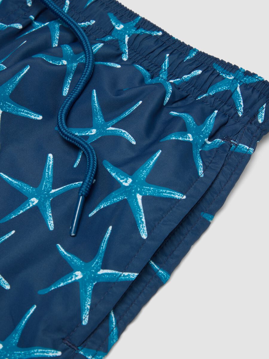 Costume boxer blu con stampa stelle marine_1