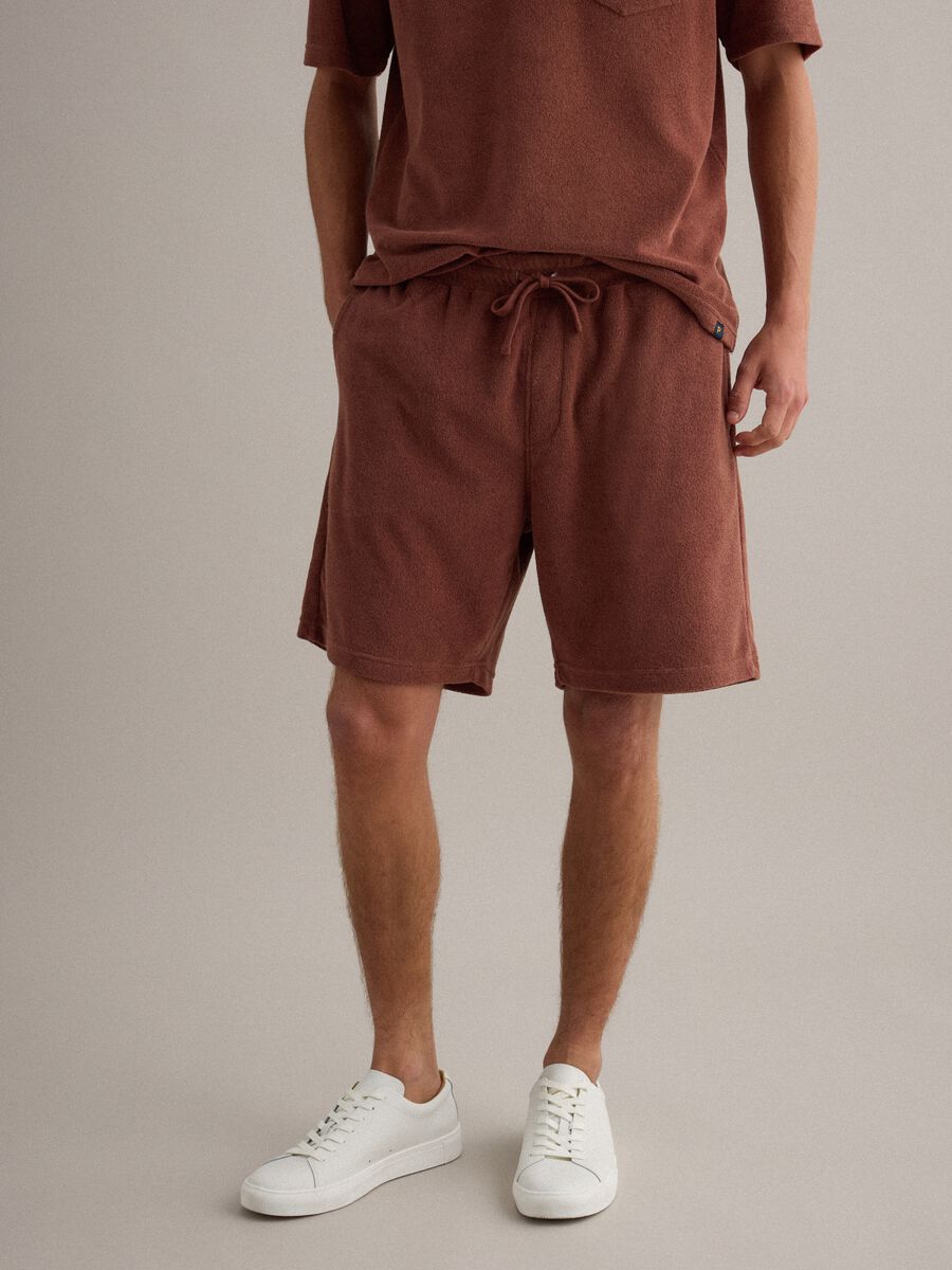 Shorts jogger marroni in misto cotone con vita elasticizzata regular fit_1