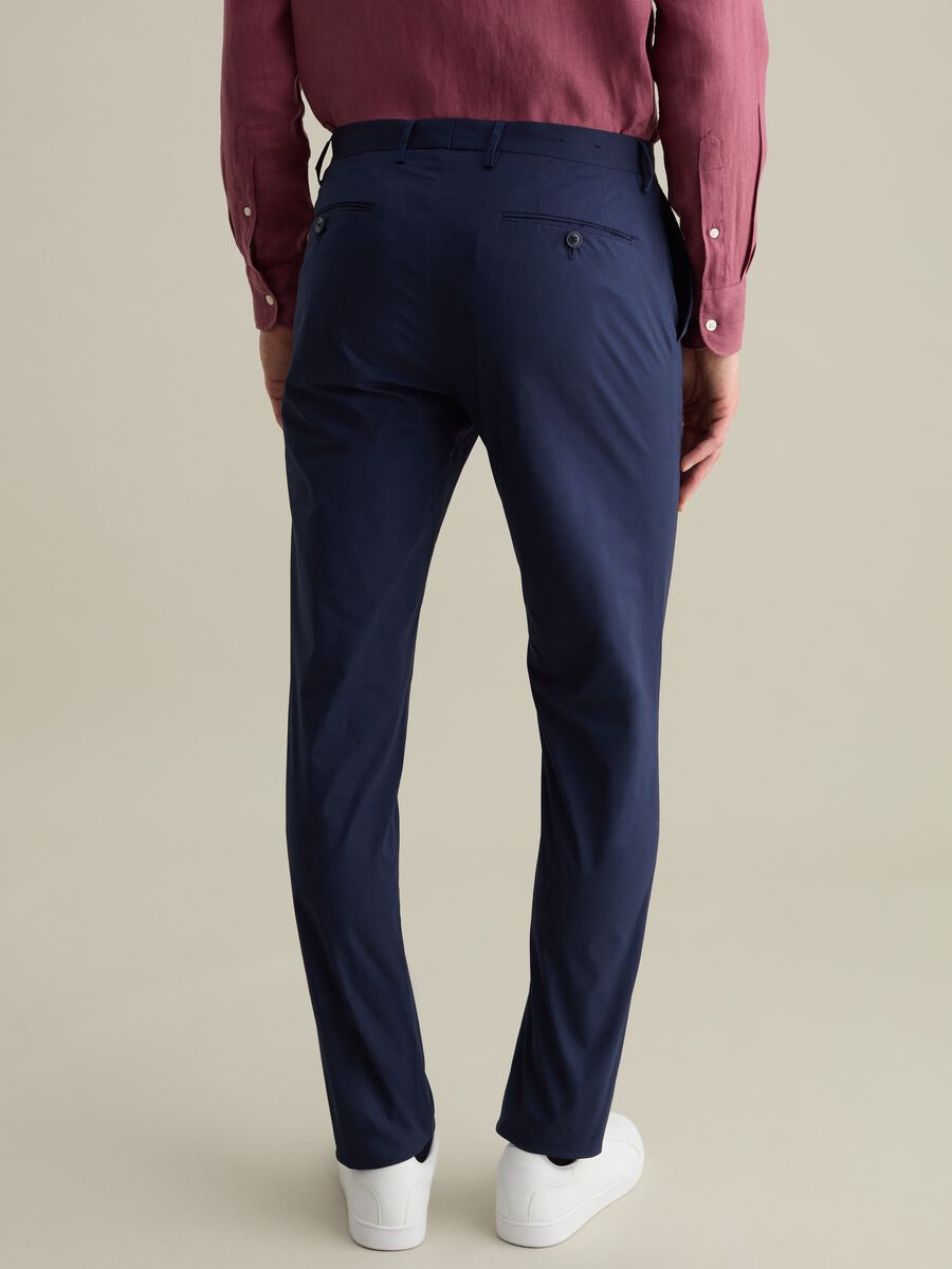 Contemporary slim-fit trousers in stretch cotton_2