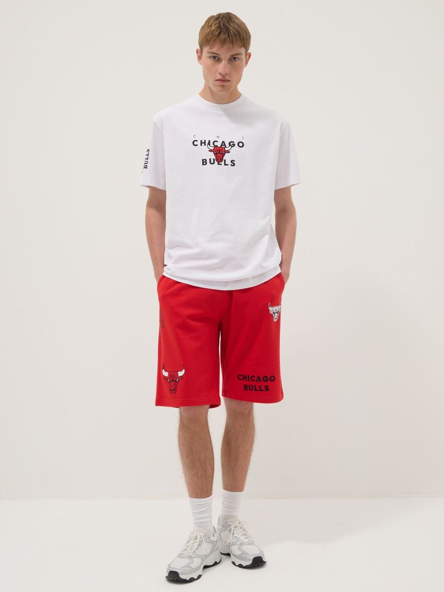 Shorts sportivi rossi in misto cotone  con logo Chicago Bulls_0