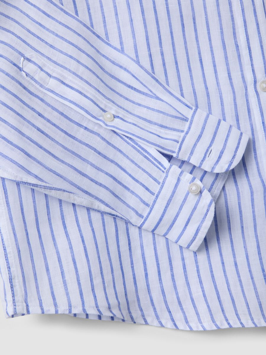Camicia azzurra in puro lino a righe con collo coreano regular fit_5