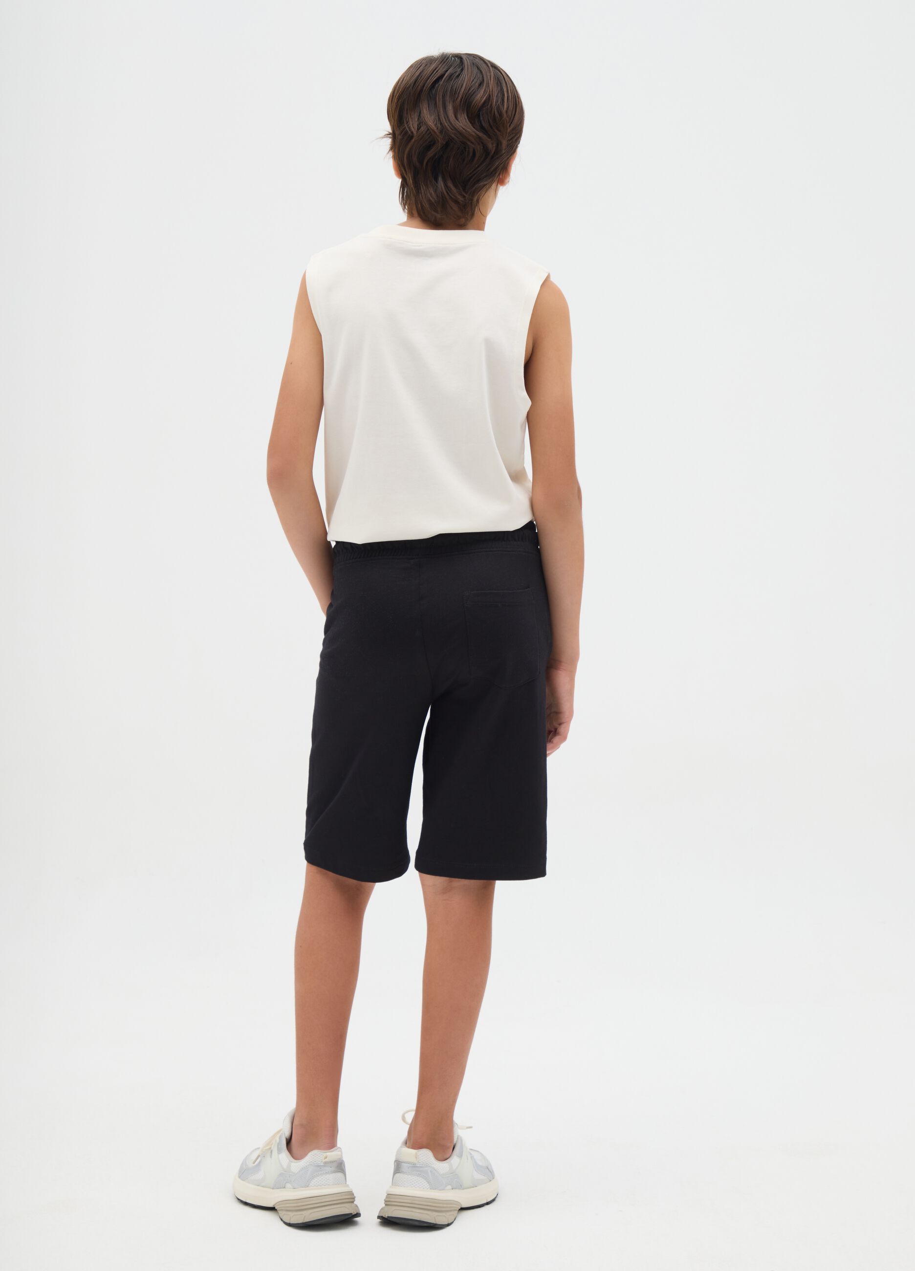 Pantaloni corti da ragazzo in puro cotone nero regular fit