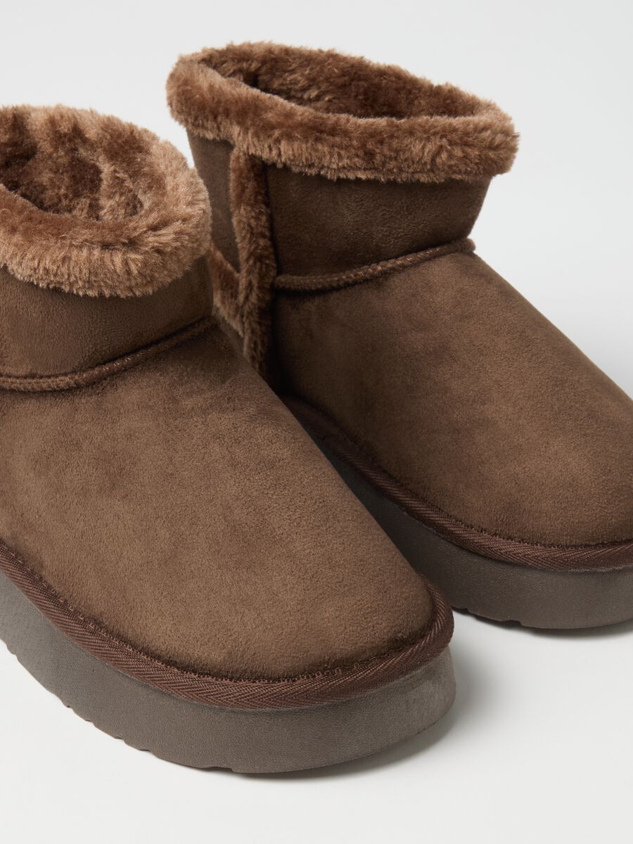 Brown ankle boots with inner lining_1