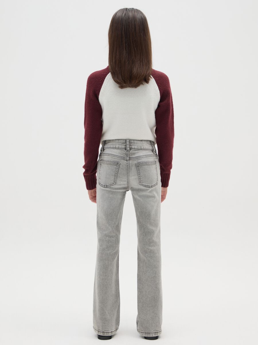Jeans da ragazza in cotone grigio flare_2