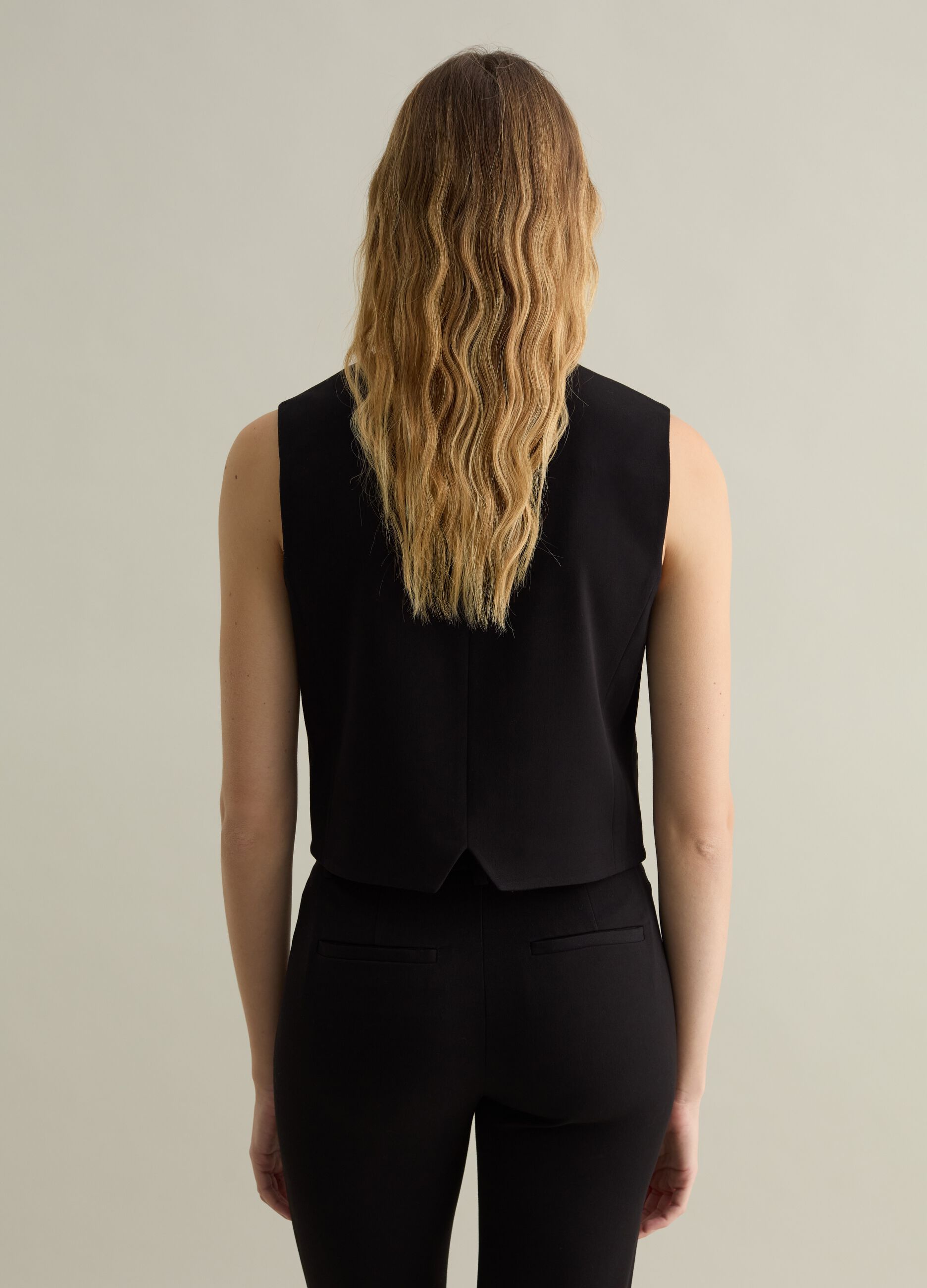 Solid colour waistcoat with buttons