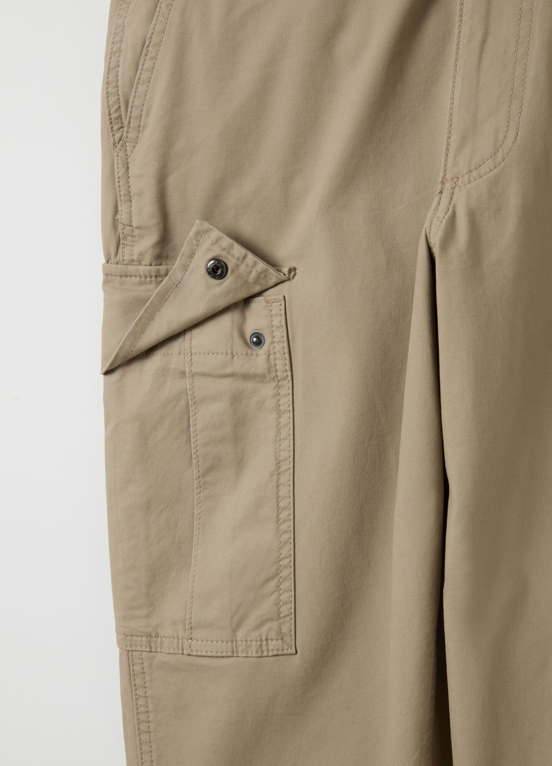 Cargo trousers with internal drawstring