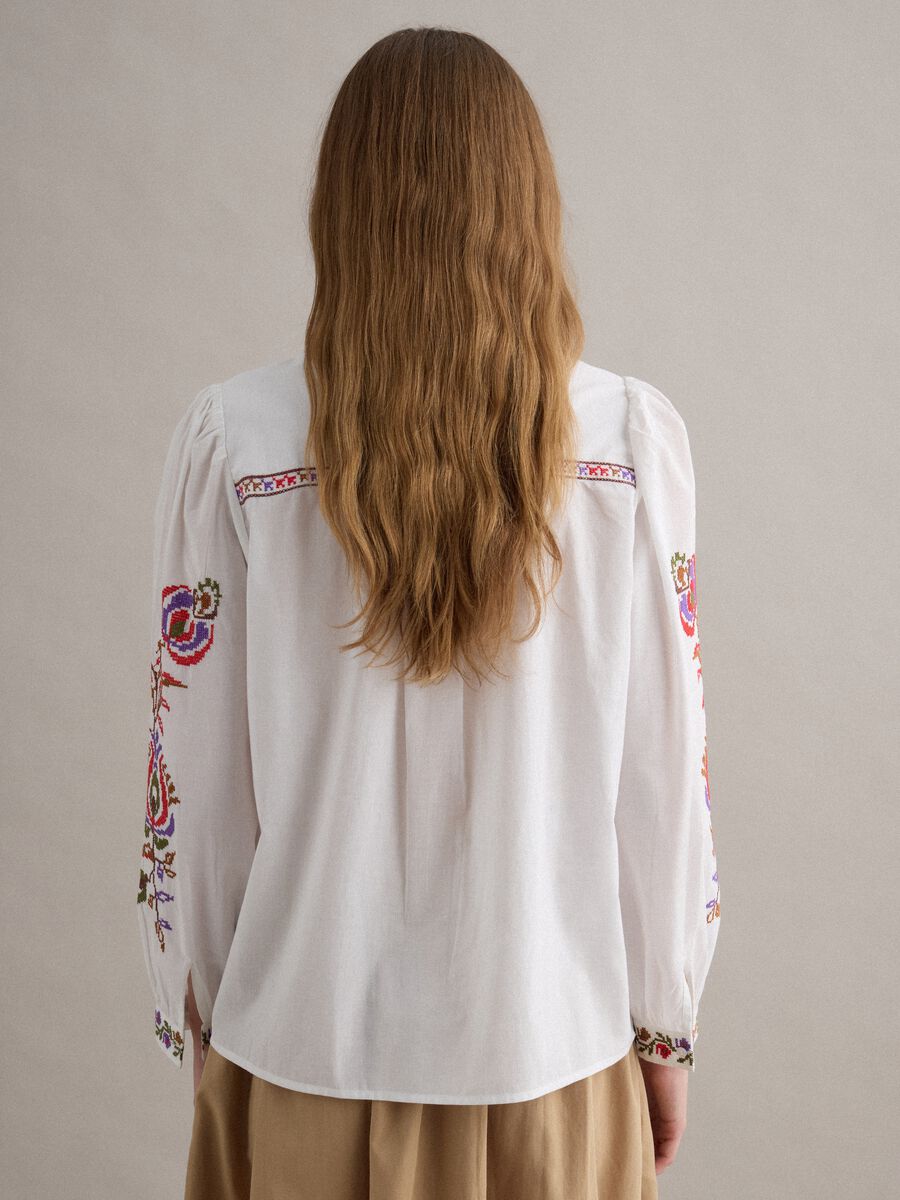 White pure cotton shirt with colourful embroidery_3