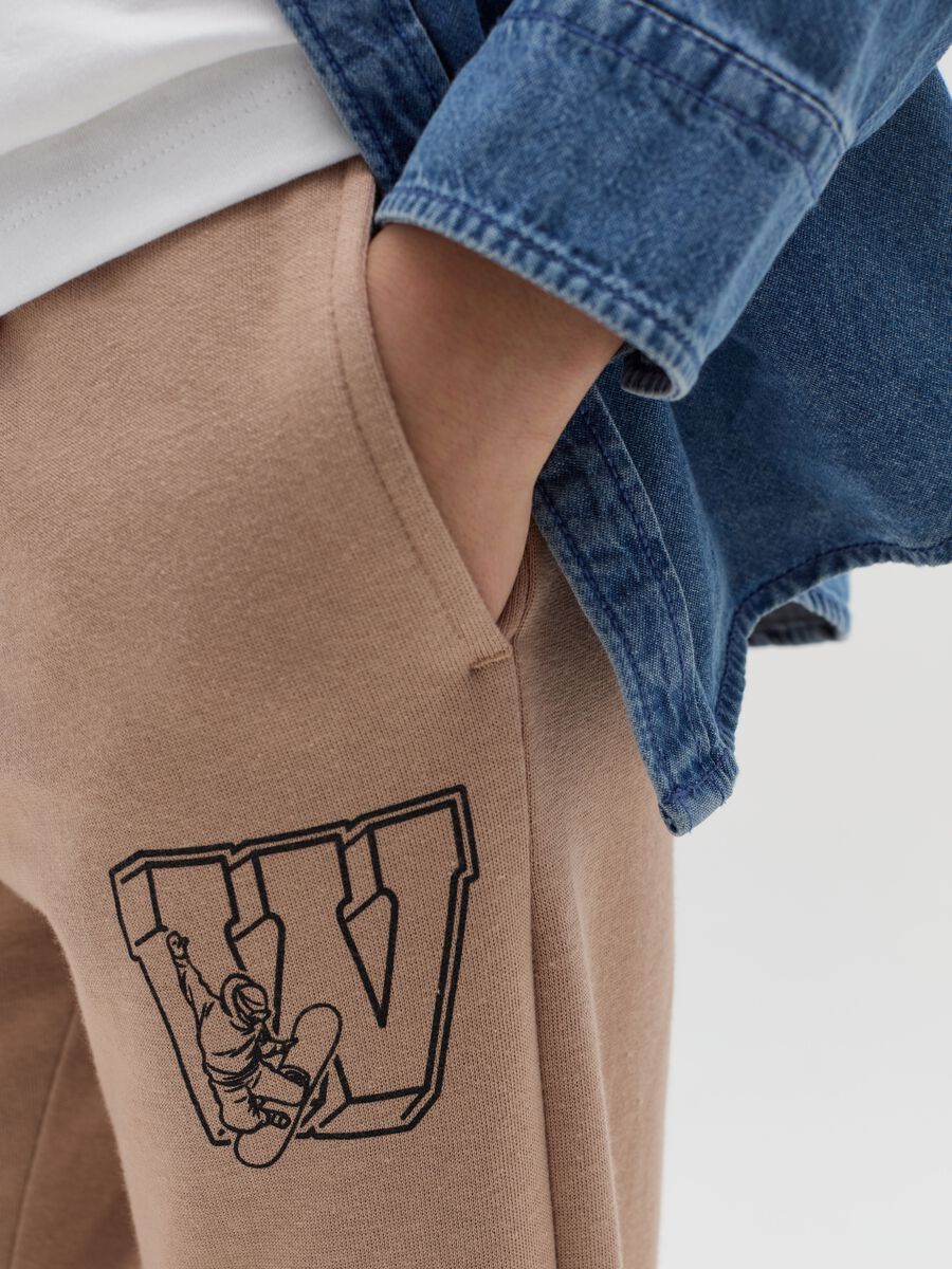 Joggers with snowboarder print_1