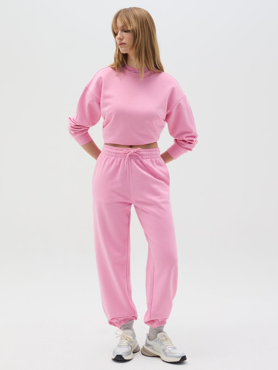 Essential sweatshirt with round neck_1