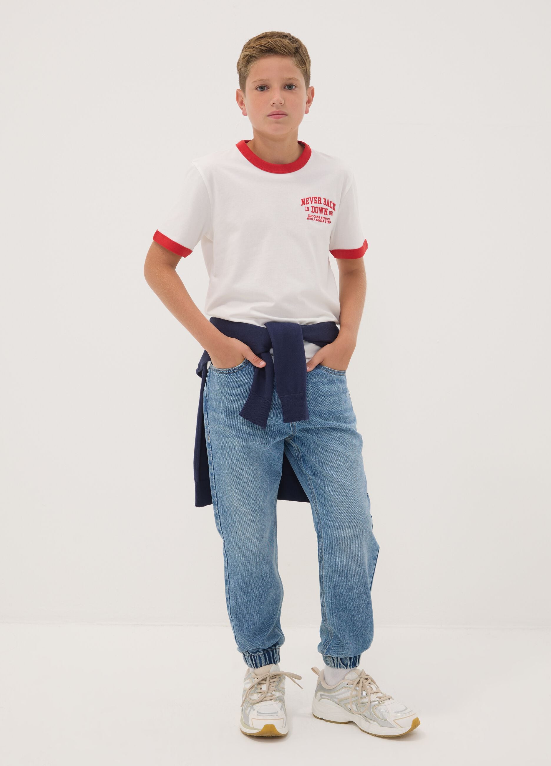 Blue denim jogger jeans in a cotton and viscose blend for boys