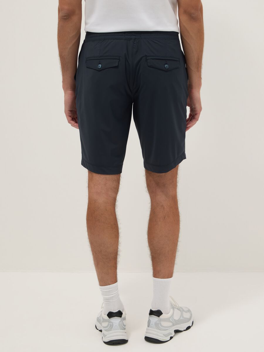 Bermuda chino blu in tessuto elasticizzato regular fit_3