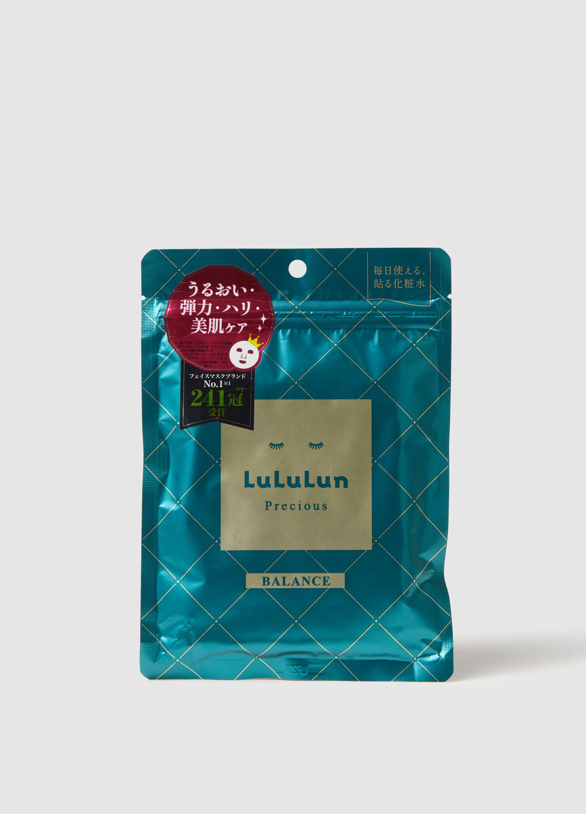 Premium fabric mask with flowers and green tea leaves extract from the Kyoto region (Japan) that is curative and antioxidant. The pack contains 7 fabric masks. Perfect for daily use.