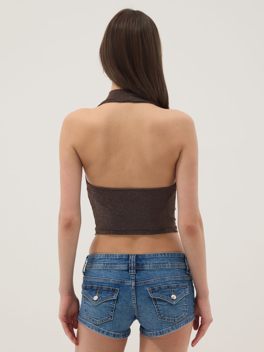 Top marrone in tessuto elasticizzato con scollo morbido_3