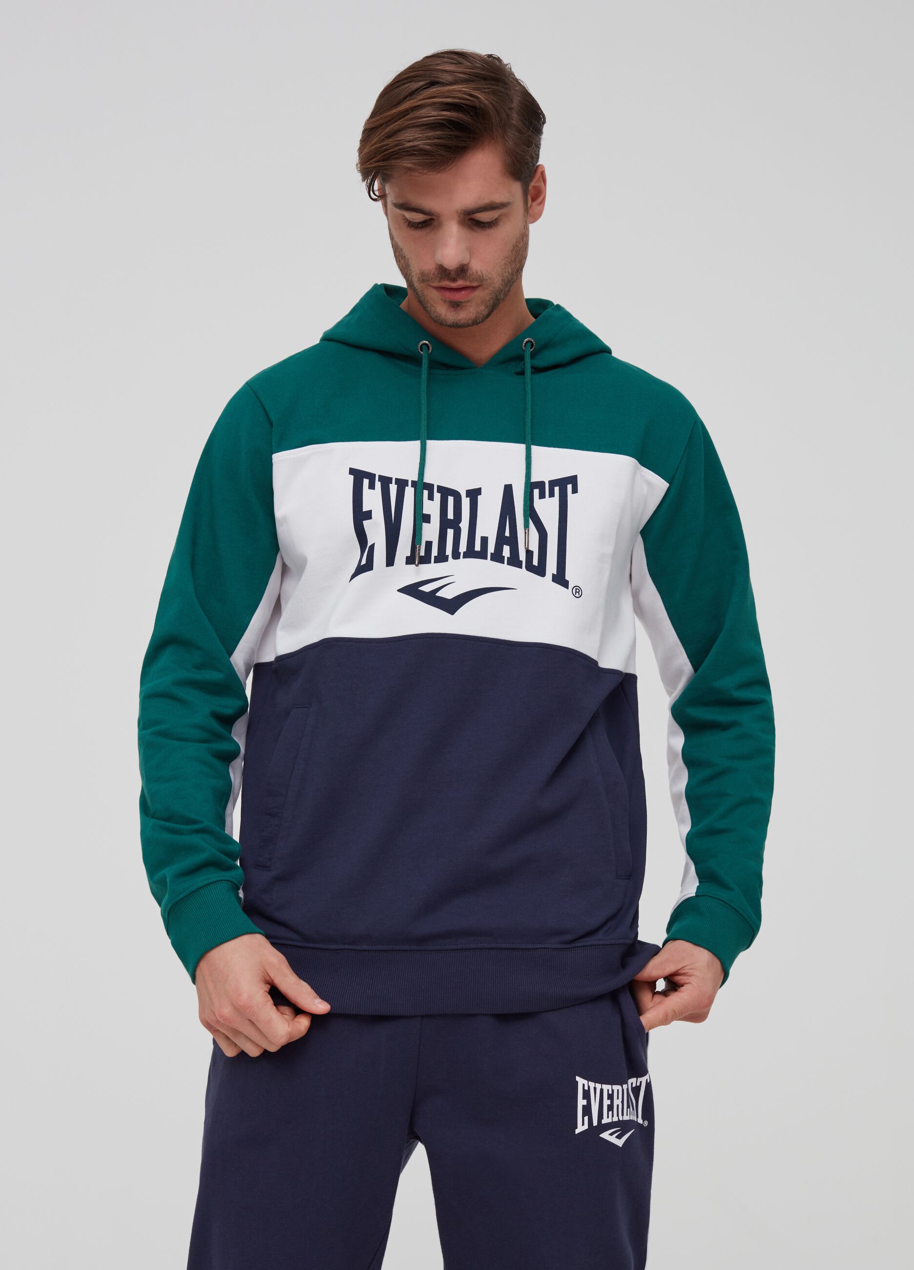 Hoodie with Everlast print