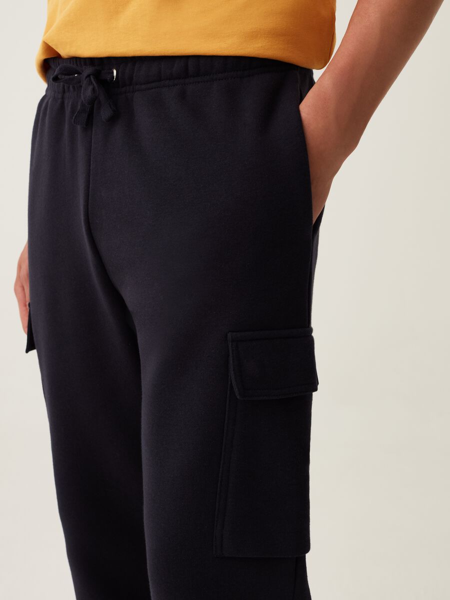 Joggers cargo in felpa con coulisse_3