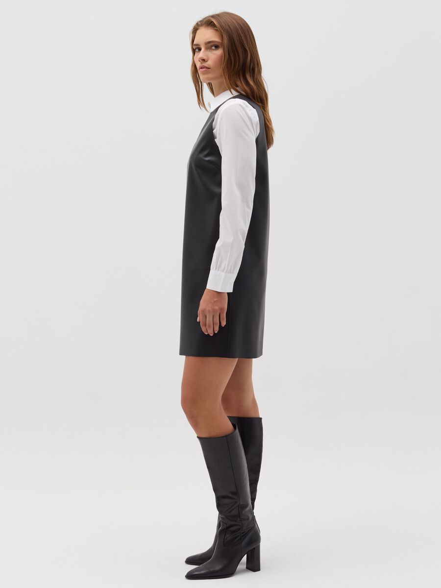 Vestito corto smanicato effetto lucido_1