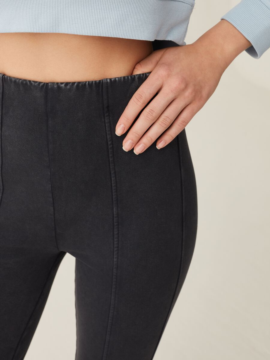 Pantaloni flare fit in felpa_3