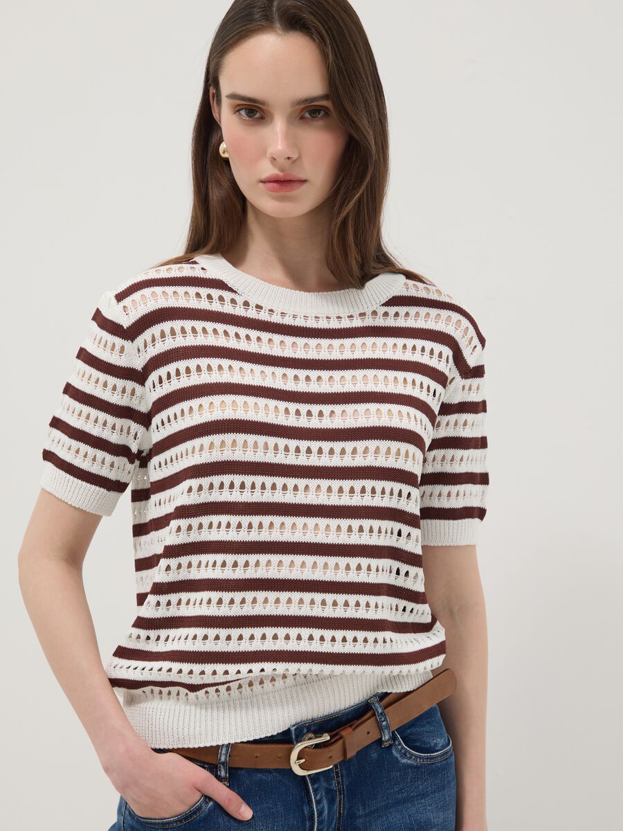 T-shirt a righe bianche e marroni in misto viscosa traforata regular fit_1