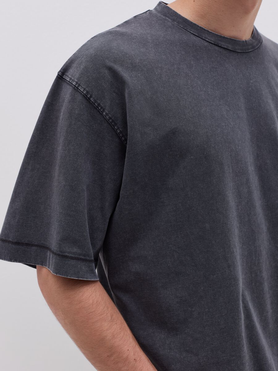 T-shirt in cotone con scollo rotondo_3
