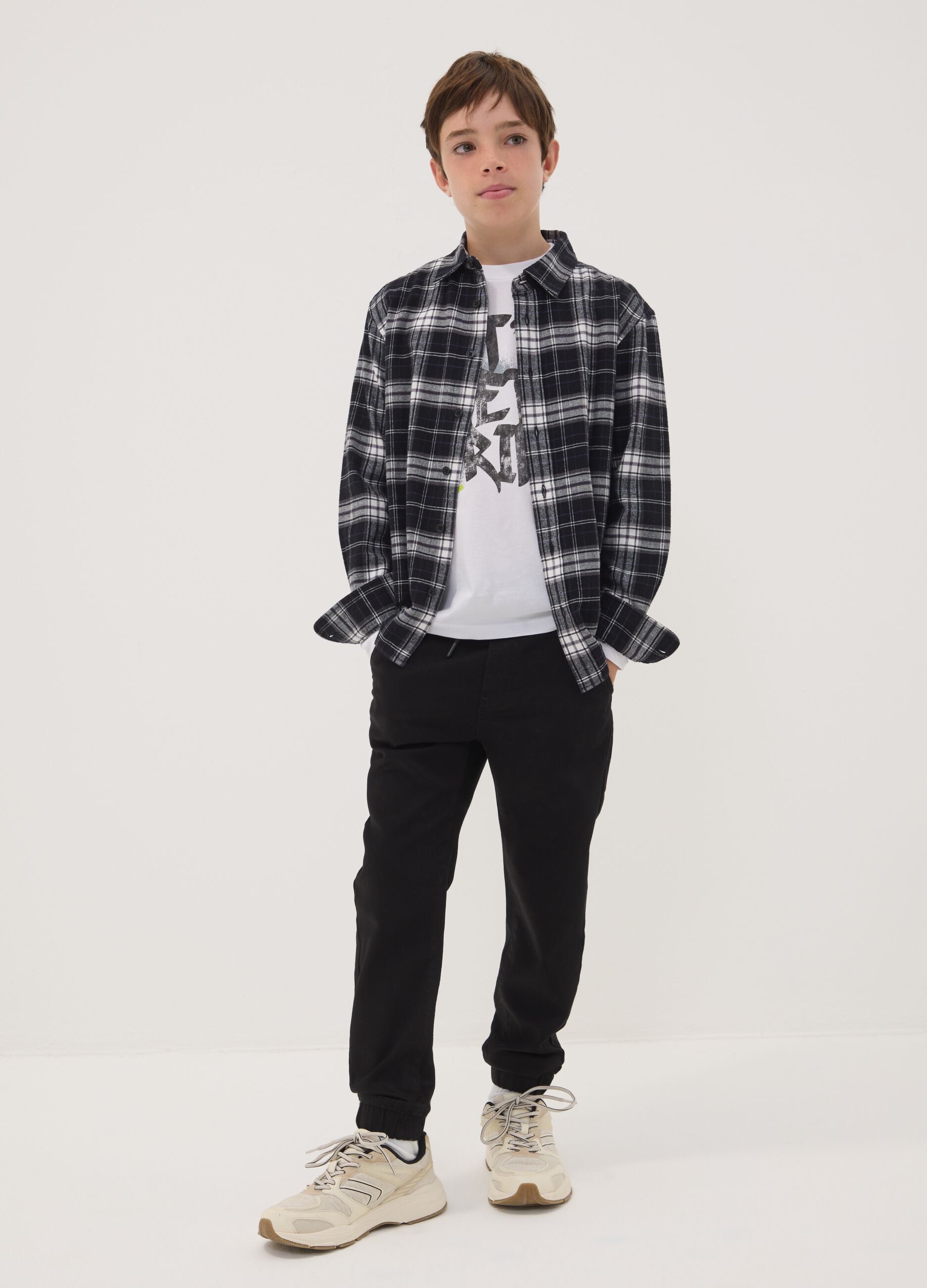 Jogger denim nero in cotone elasticizzato con vita elastica per ragazzo