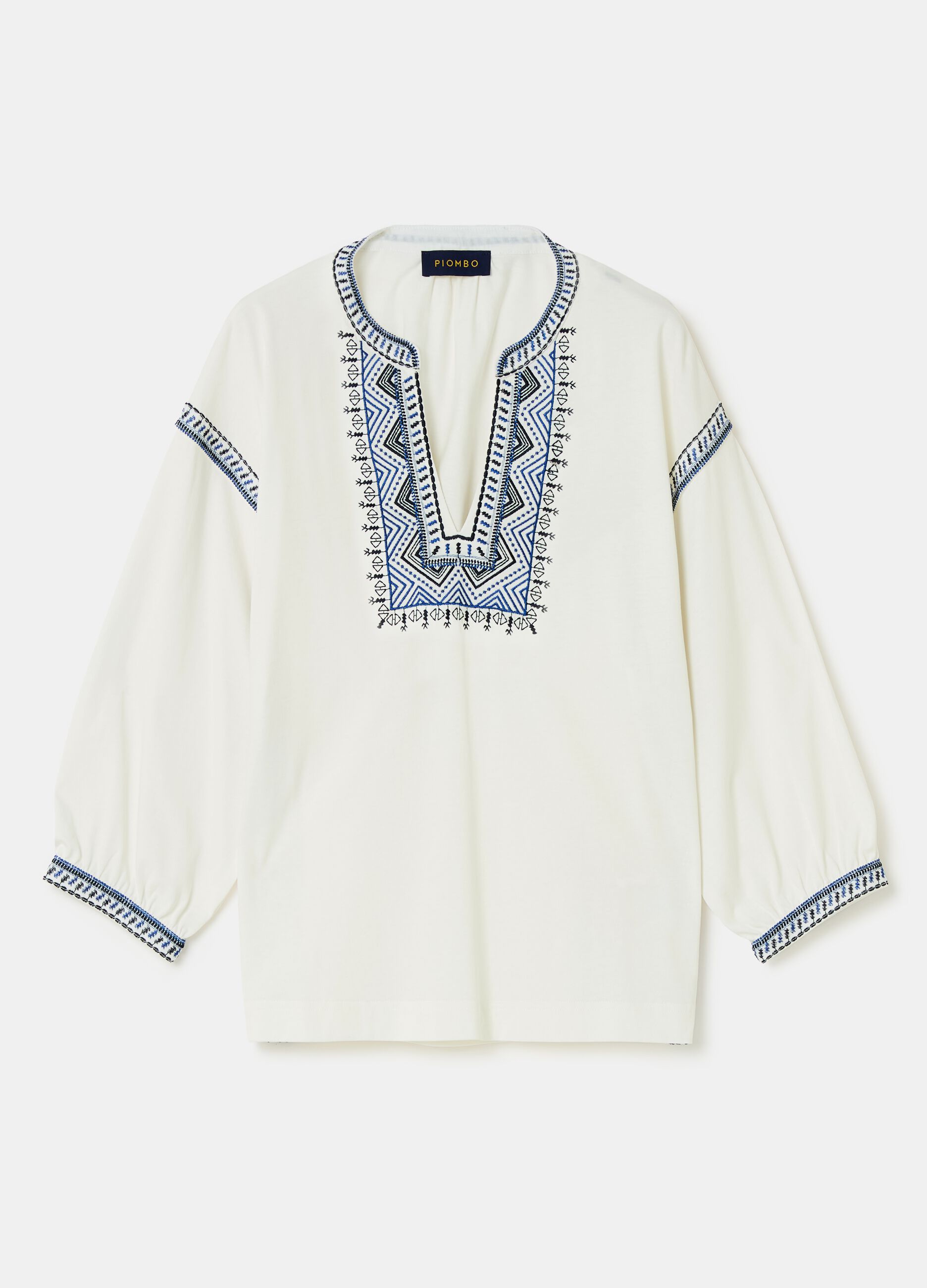 T-shirt in cotone con ricami etnici