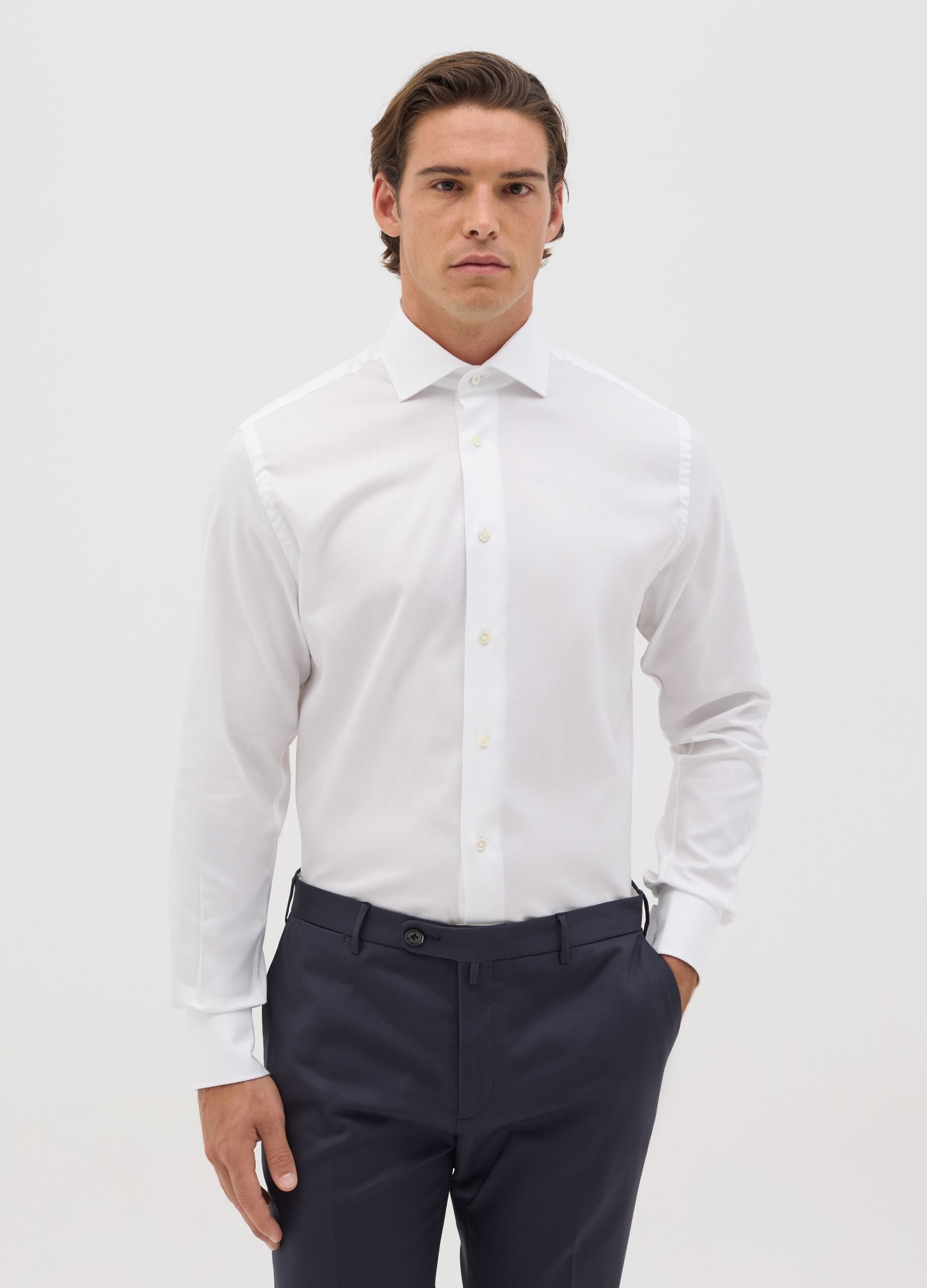 Men’s white regular-fit shirt in 100% cotton with cutaway collar