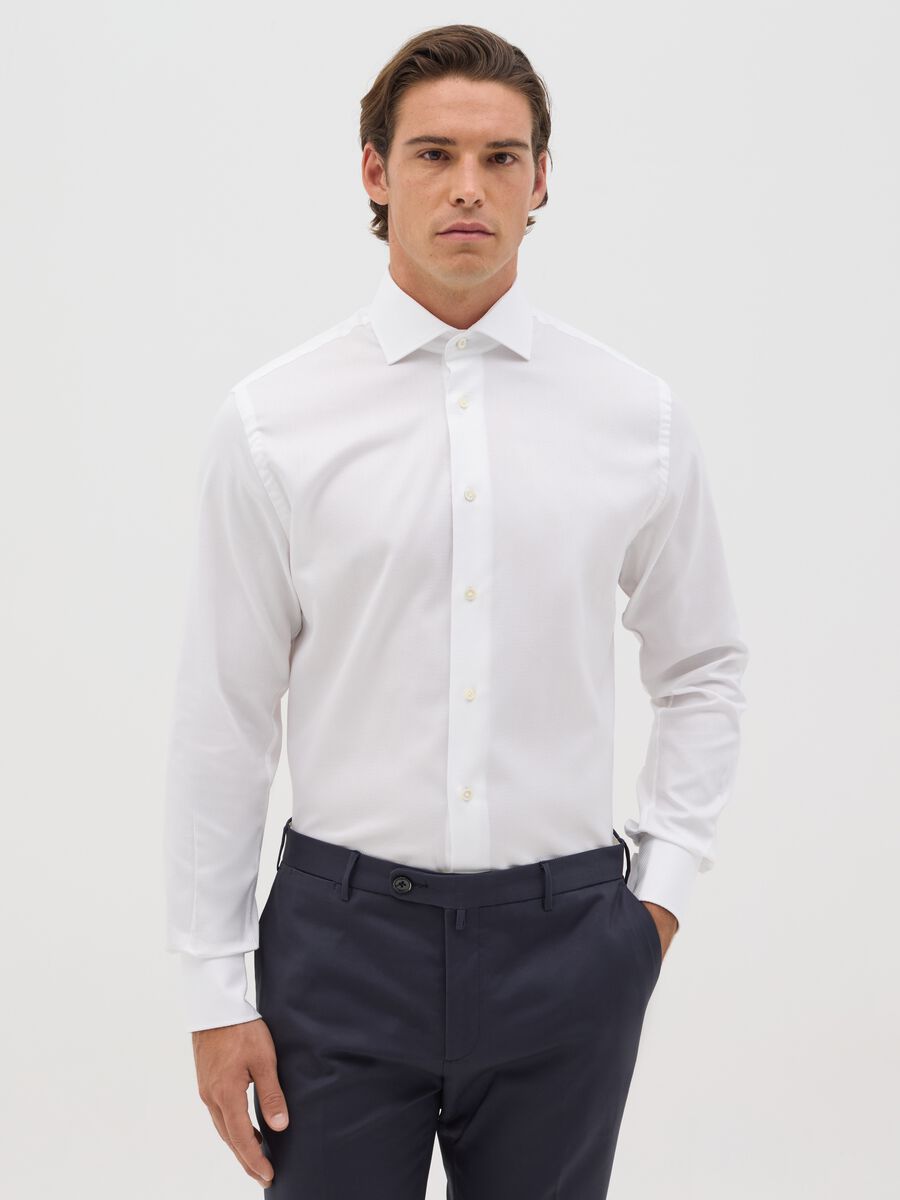 Men’s white regular-fit shirt in 100% cotton with cutaway collar_0