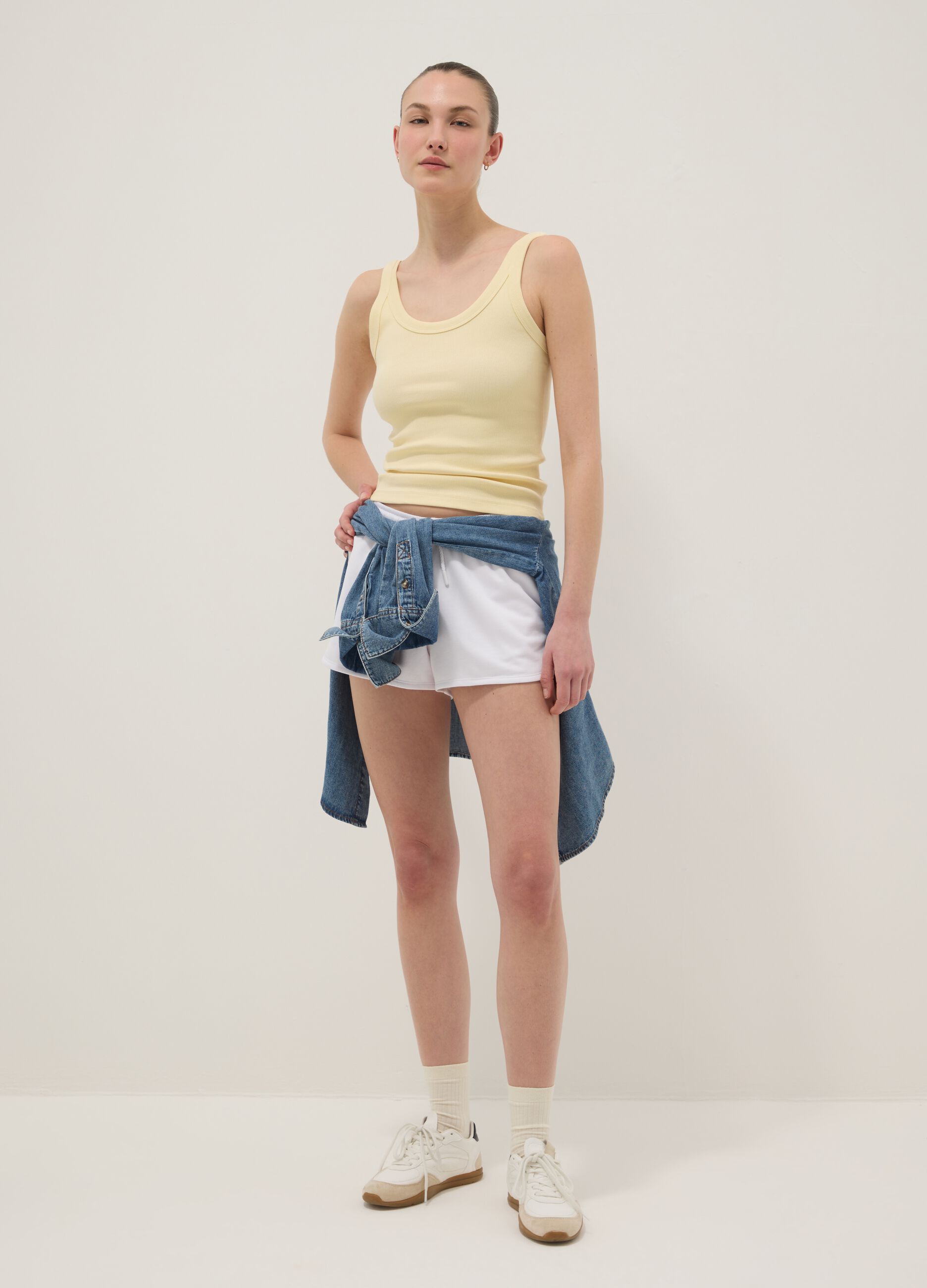 White cotton-blend regular-fit shorts with drawstring