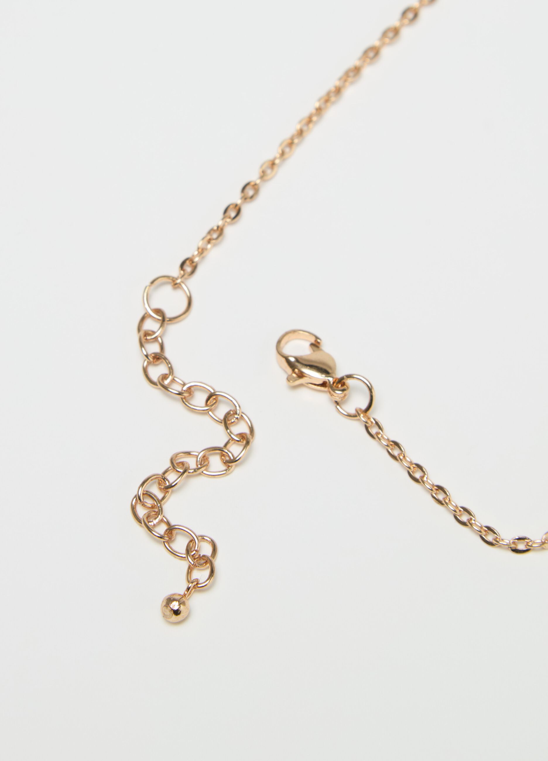 Collana dorata con pendenti