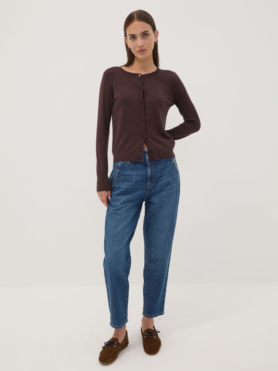 Cardigan marrone in misto viscosa a girocollo regular fit_1