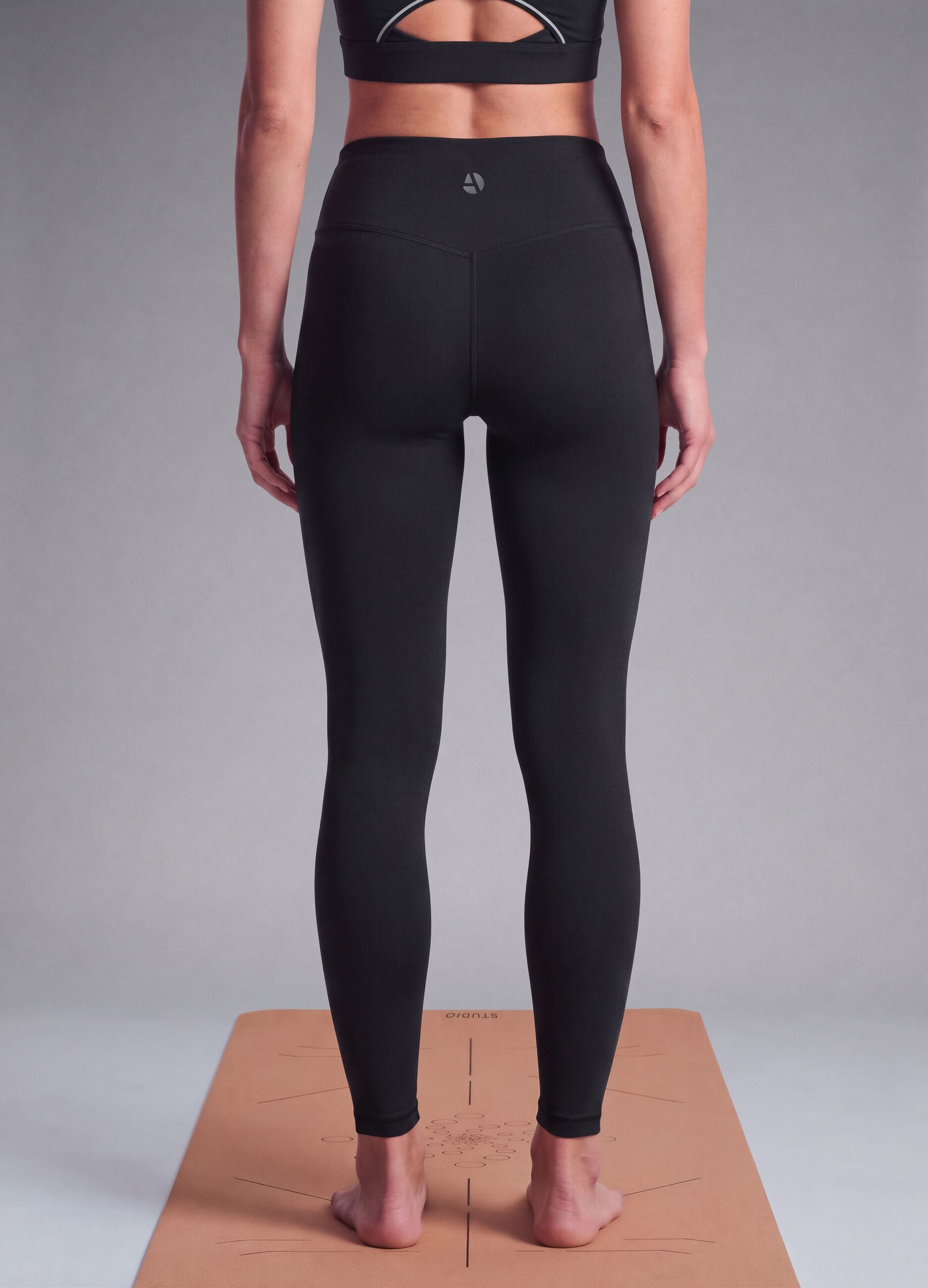 Leggings neri in tessuto elasticizzato traspirante a vita alta ALTAVIA STUDIO