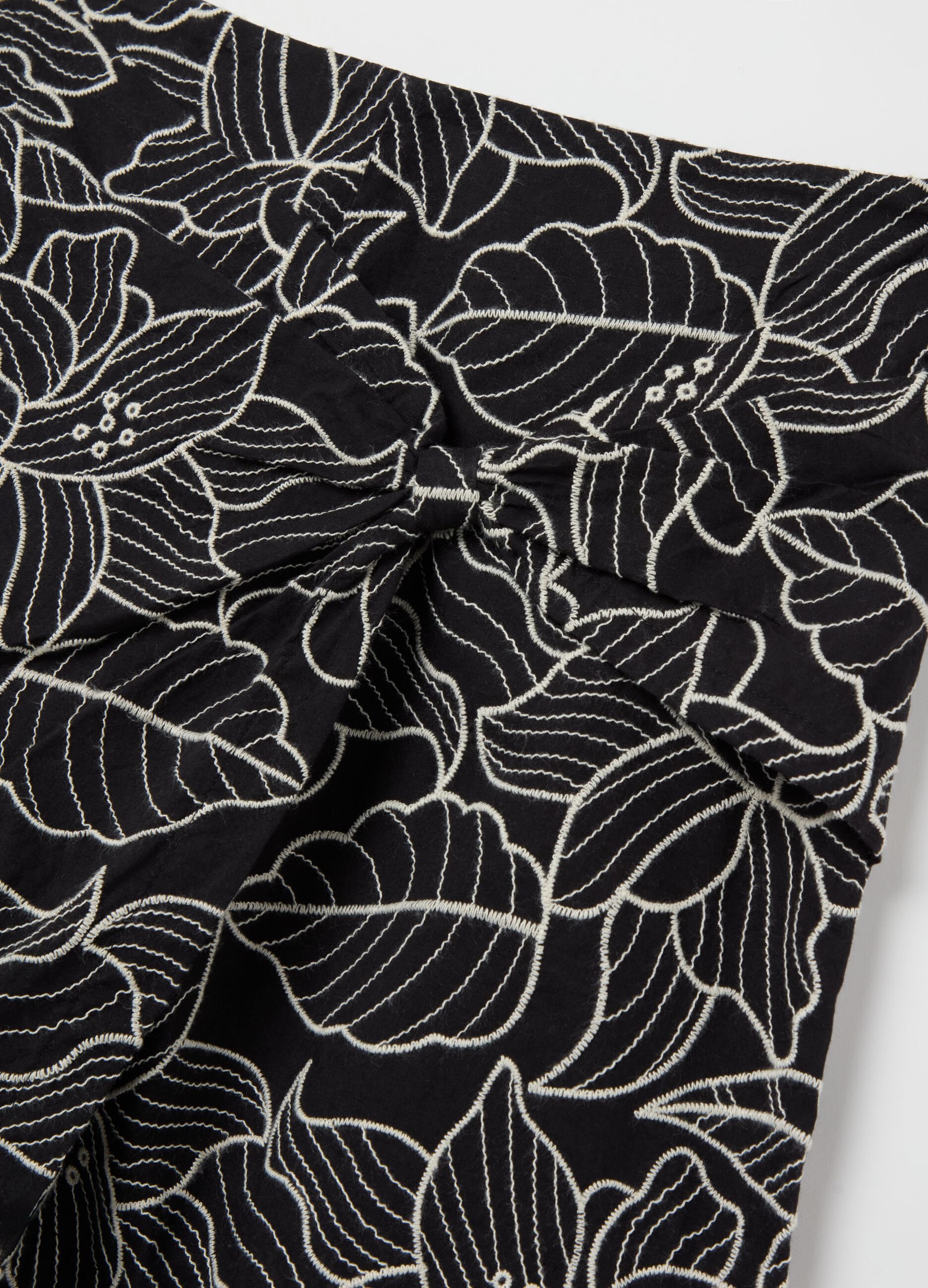 Skort con ricamo floreale