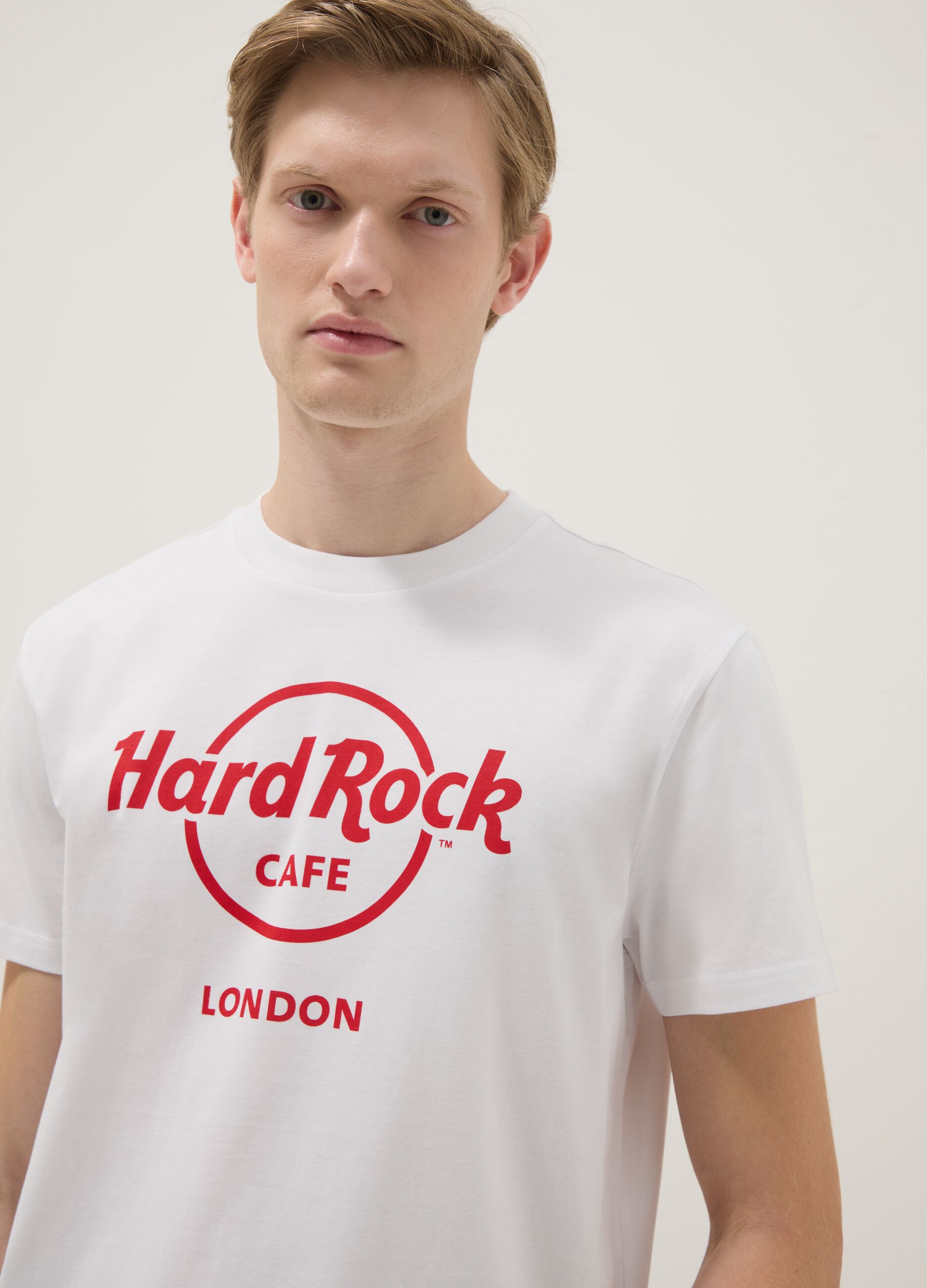 White pure cotton regular fit T-shirt with Hard Rock Cafe logo