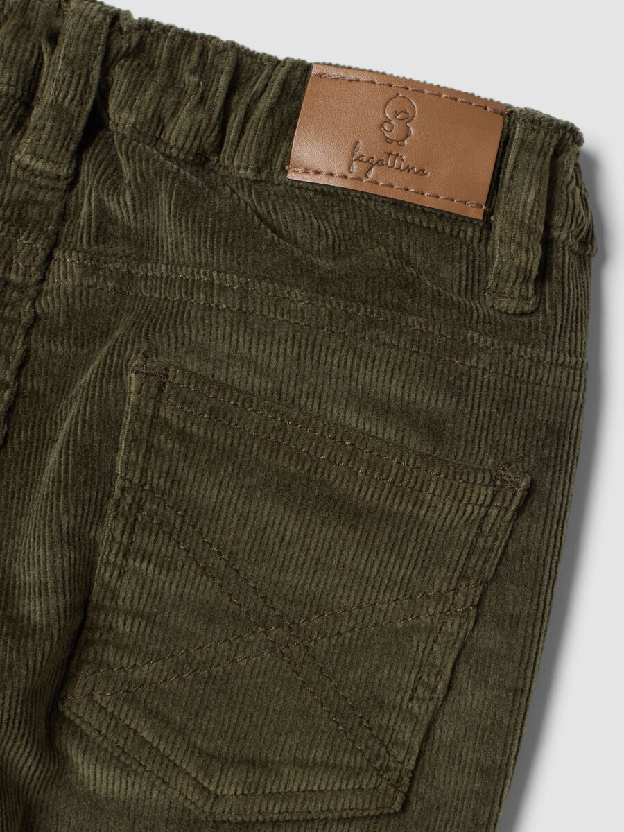 Pantaloni verdi in cotone elasticizzato a coste_3
