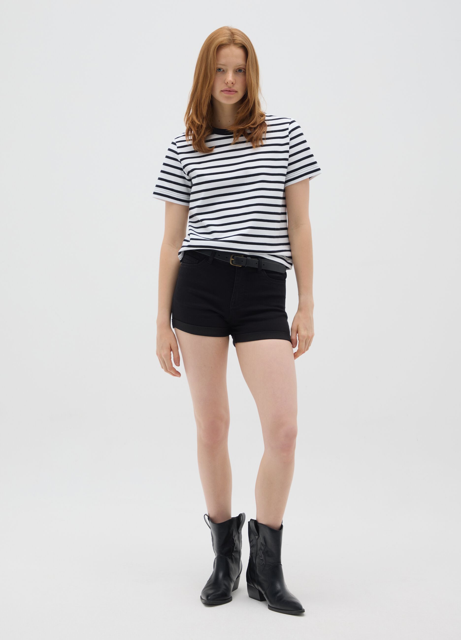 Women's black cotton-blend regular fit shorts