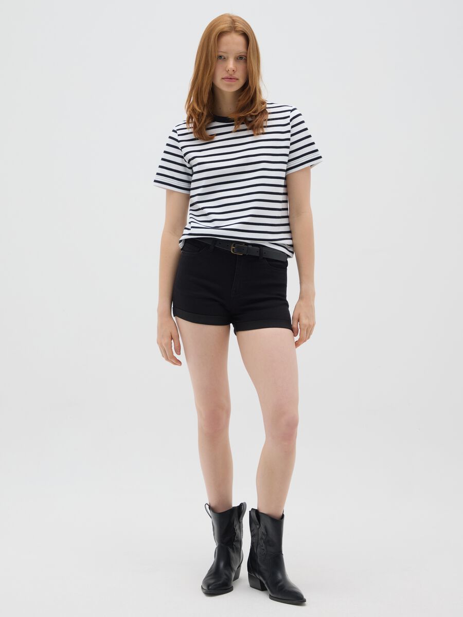 Women's black cotton-blend regular fit shorts_0