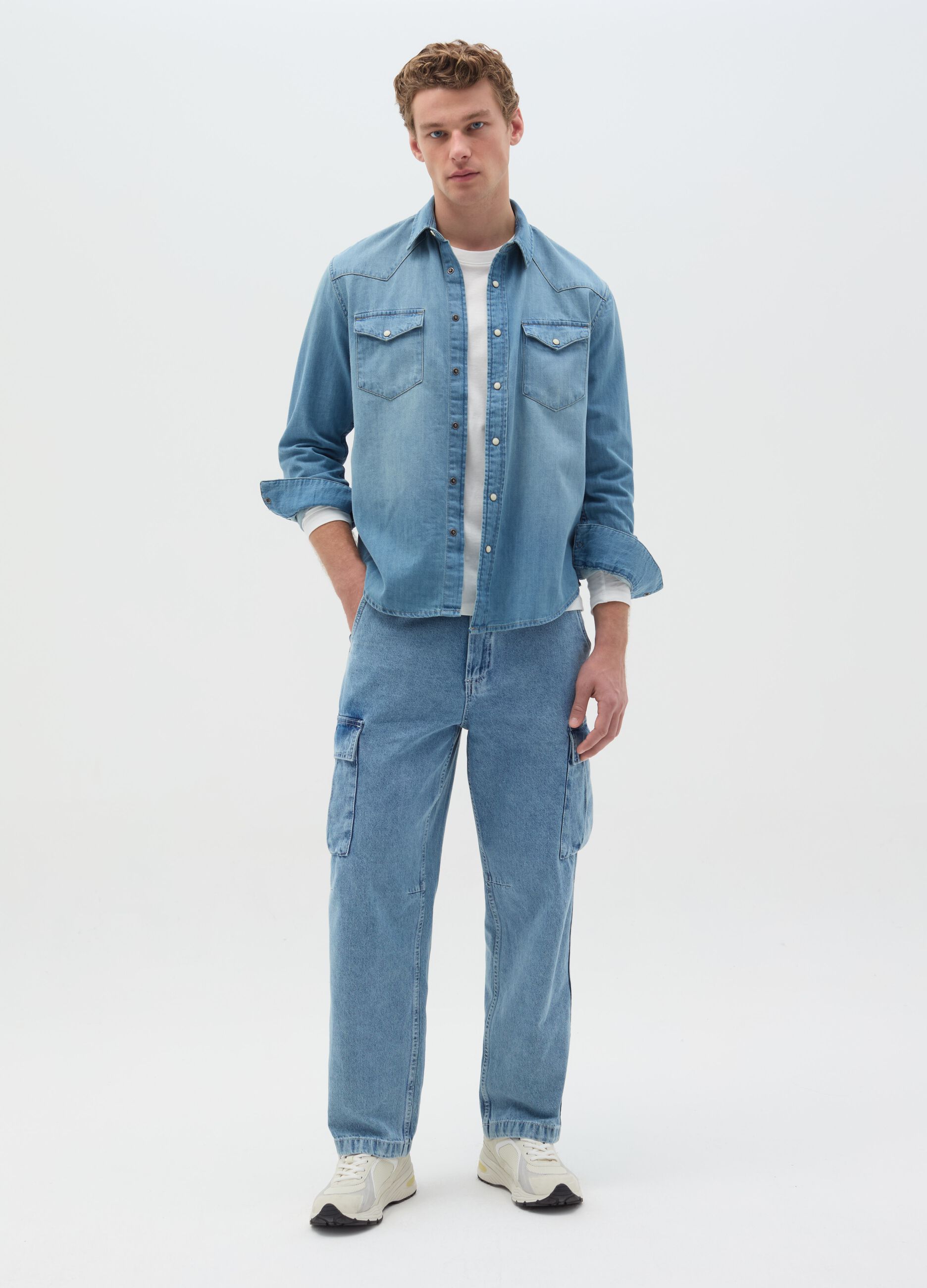 Western shirt in denim with pearl buttons